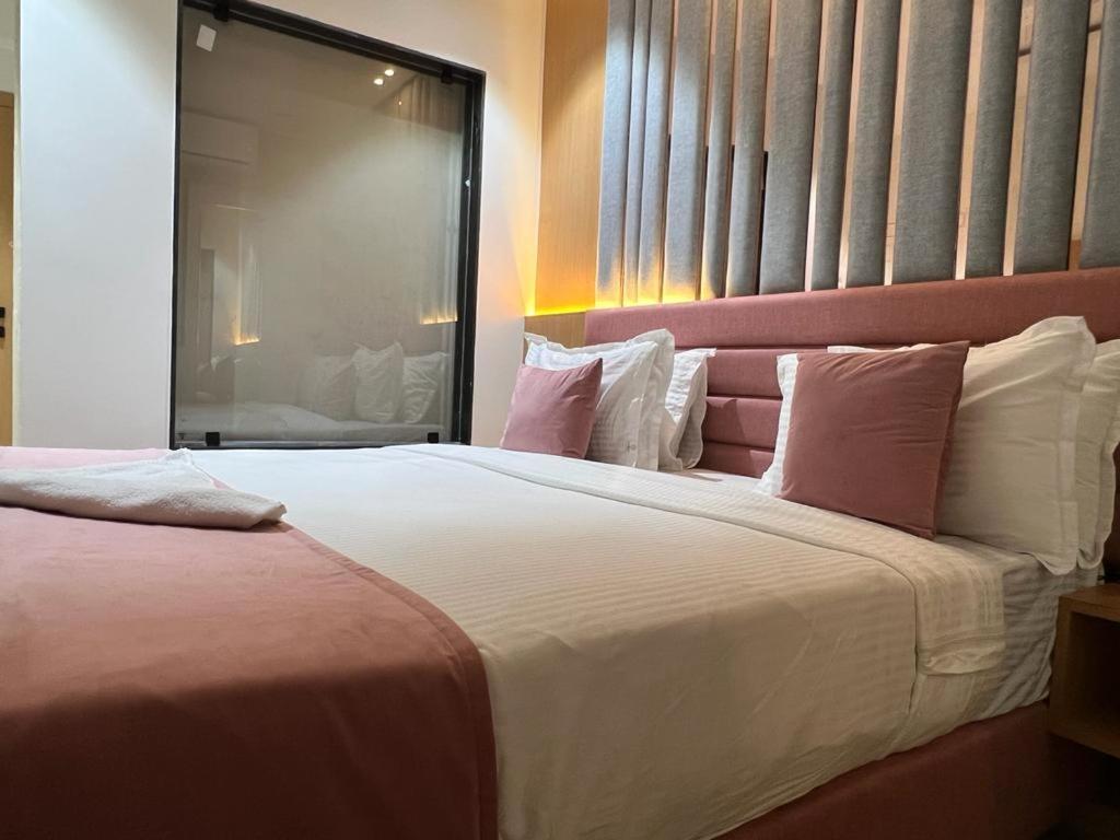 Hotel Cozzy Palace Surat Buitenkant foto